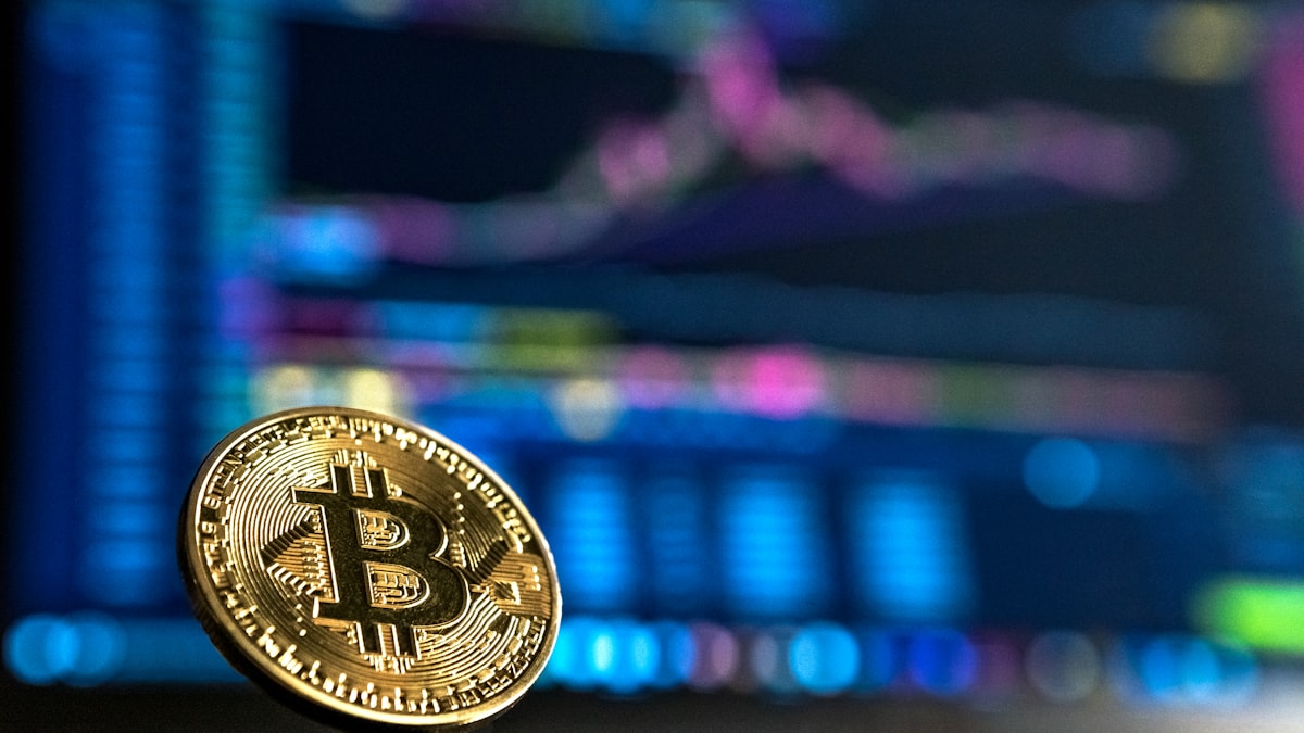 Platformele de criptomonede cu clienți români vor trebui să raporteze datele utilizatorilor către ANAF începând din 2026. (Imagine ilustrativă)